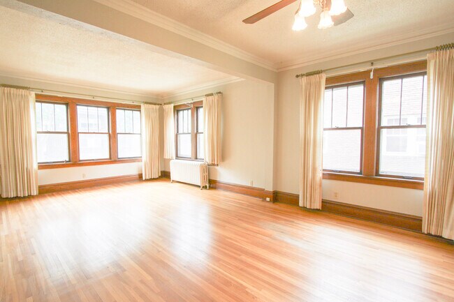 Building Photo - 1605 Charles Ave