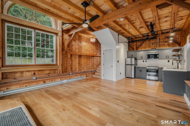 Building Photo - 13 Meadowood Ln