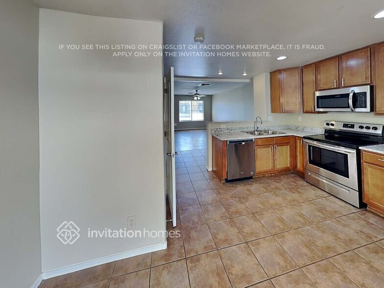 Building Photo - 7801 N 44th Dr