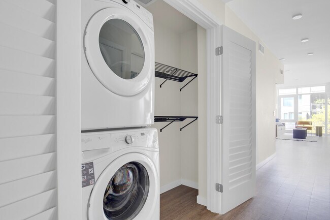 Building Photo - 210 Wall St