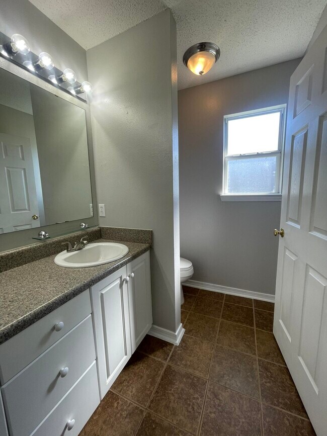 Building Photo - 219 Lustan Dr