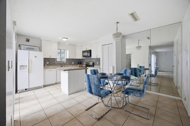 Building Photo - 4102 Waterview Cir