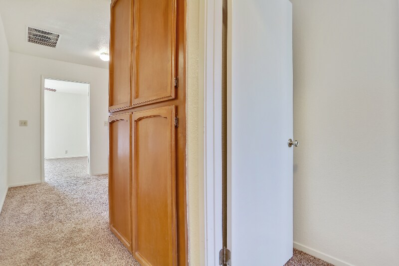 Building Photo - 222 Tiffany Cir