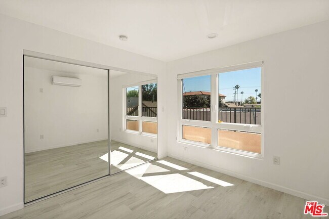 Building Photo - 435 W Elk Ave