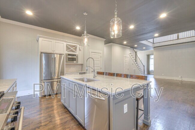 Building Photo - 1537B Battlefield Dr