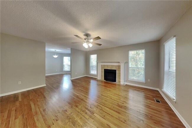 Building Photo - 4902 Sturbridge Crescent