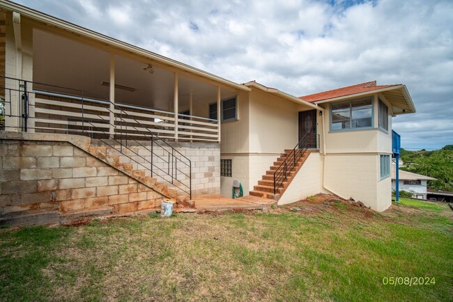 Building Photo - 3 Bed 1.5 Bath Single Family Home in Aiea ...