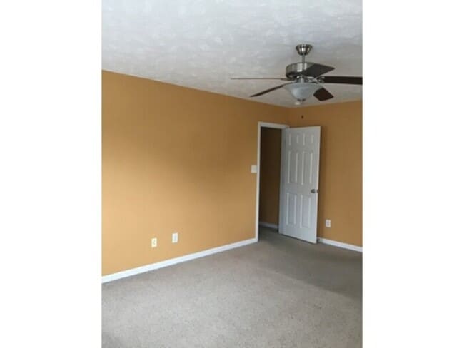 Building Photo - 6142 Tudor Pl
