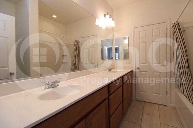 Building Photo - 3270 S Santa Rita Way