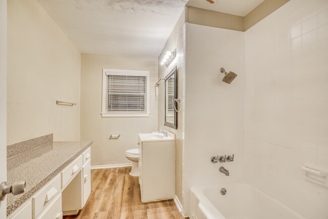 Building Photo - 1610 13th Ave N