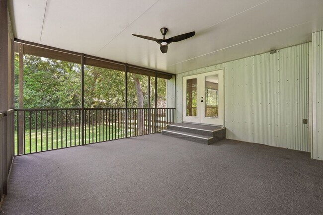 Building Photo - 2266 SW 43rd Pl