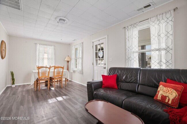 Building Photo - 1710 B St