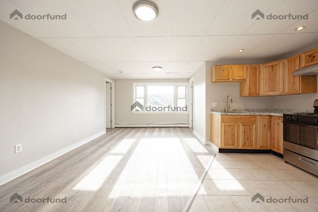 Building Photo - 4 Balloon Landing