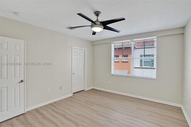Building Photo - 1033 NE 17th Way