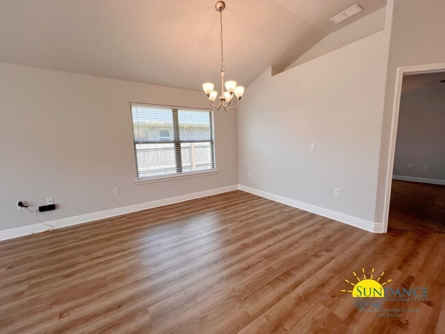 Building Photo - Modern 3 Bedroom Home with Community pool!