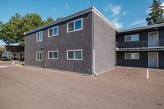 Building Photo - Beautiful 2 Bed, 1 Bath Second Floor Apartment Near Downtown Albany!