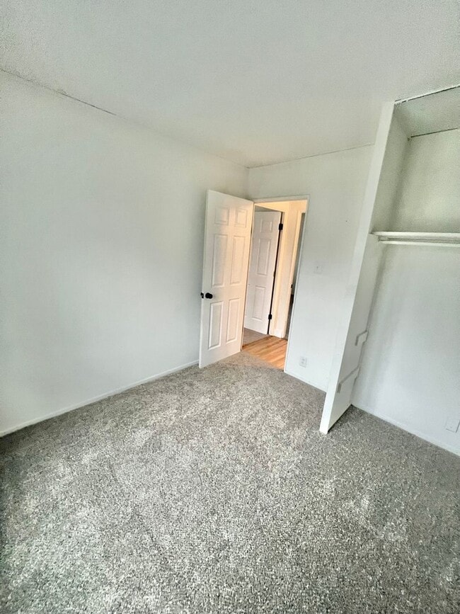 Building Photo - New Listing! 3 bedroom House!