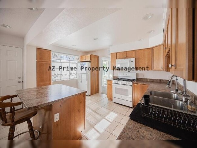 Building Photo - 530 W 15th St