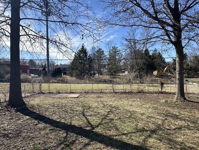 Building Photo - 1475 W Duchesne Dr