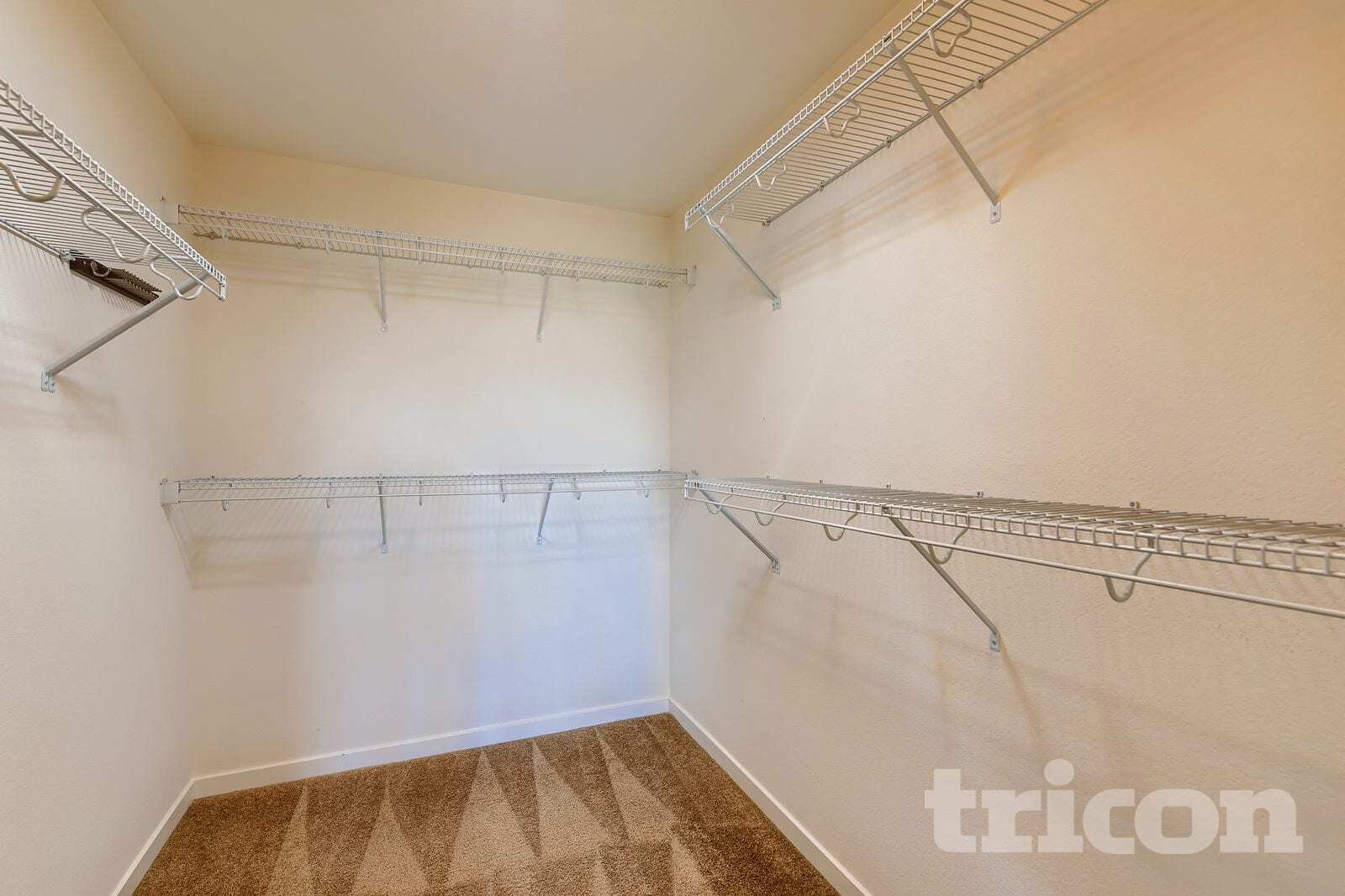 Building Photo - 10239 Southlawn Cir