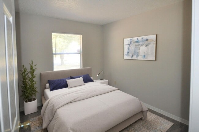 Building Photo - Remodeled 3/2 with huge yard in Sandalwood