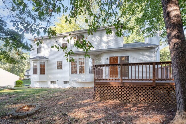 Building Photo - 16 Twin Lake Ct