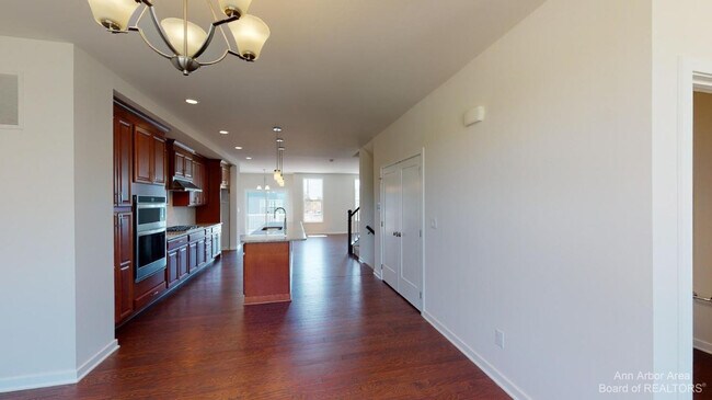 Building Photo - 2704 S Spurway Dr
