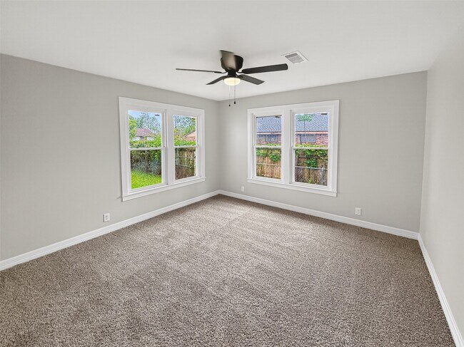 Building Photo - 729 Loggins Dr