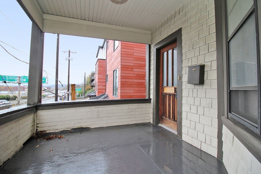 Building Photo - 3719 S Hood Ave