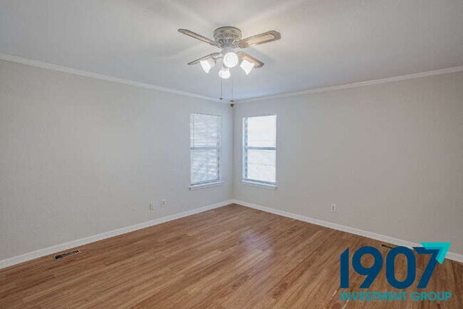 Building Photo - Charming Brick Home with Large Backyard in OKC! - Move In Now & Get 50% Off Your First & Second M...