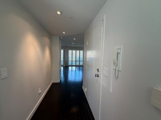 Building Photo - Luxury Pacific Heights 3BD/2.5BA with Private Rooftop Deck
