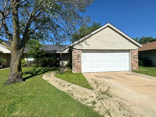 Building Photo - 125th East Ave. Duplex