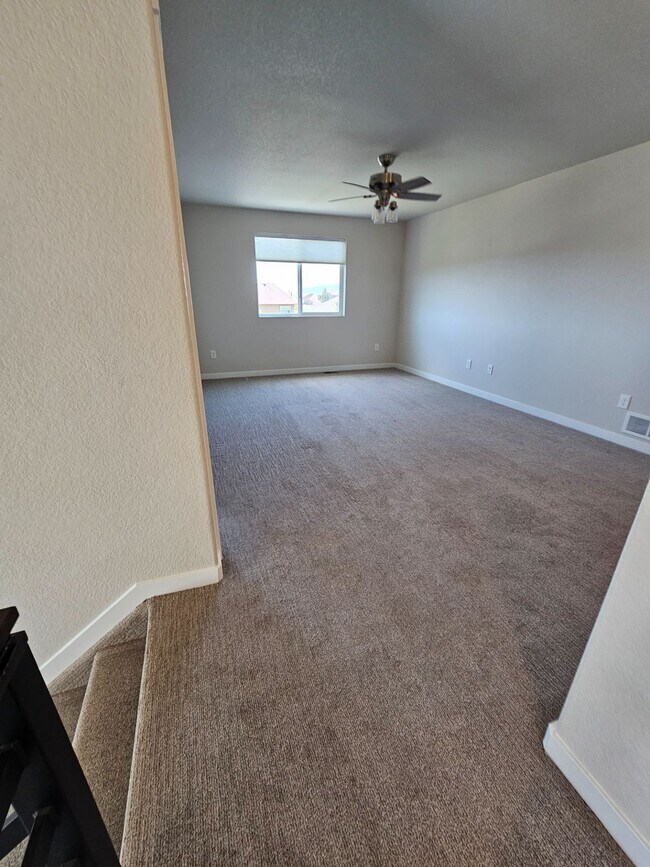 Building Photo - 1853 Clayhouse Dr
