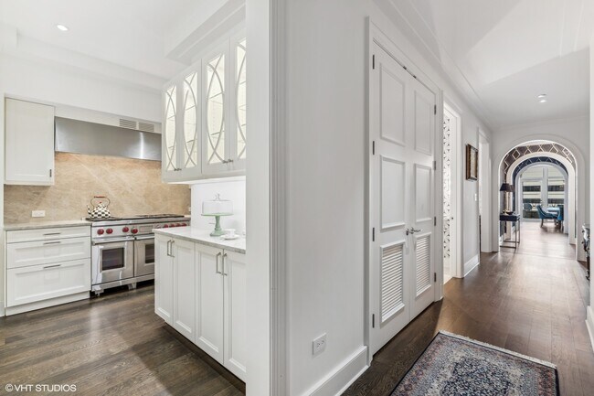 Building Photo - 118 E Erie St