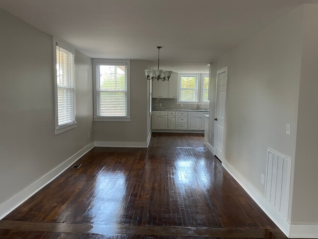 Building Photo - 5 Locust St NE