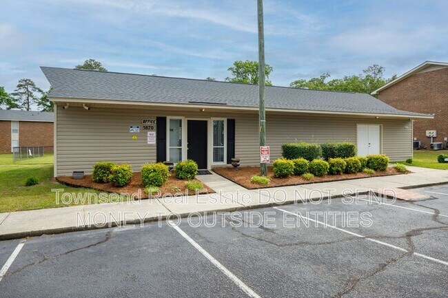 Building Photo - 5874 Century Oaks Dr