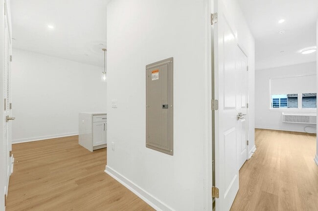 Building Photo - 74 Clarendon Pl