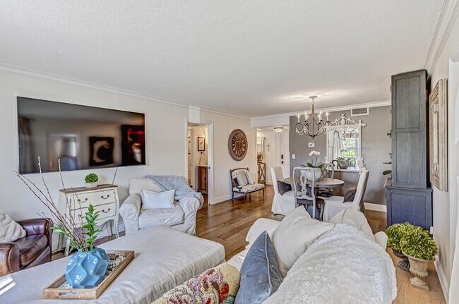 Building Photo - 5560 Tamberlane Cir