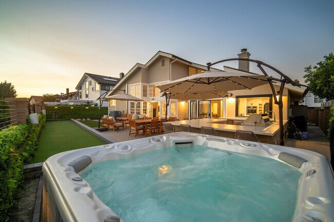 Building Photo - Experience Coastal Living at Its Finest in...