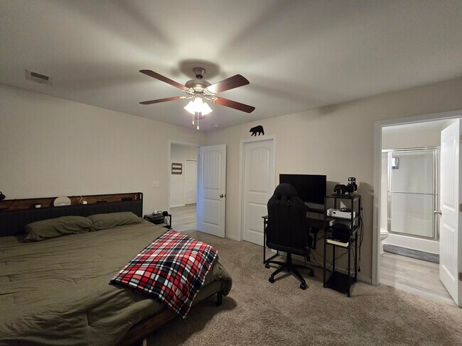 Building Photo - 437 Conifer St