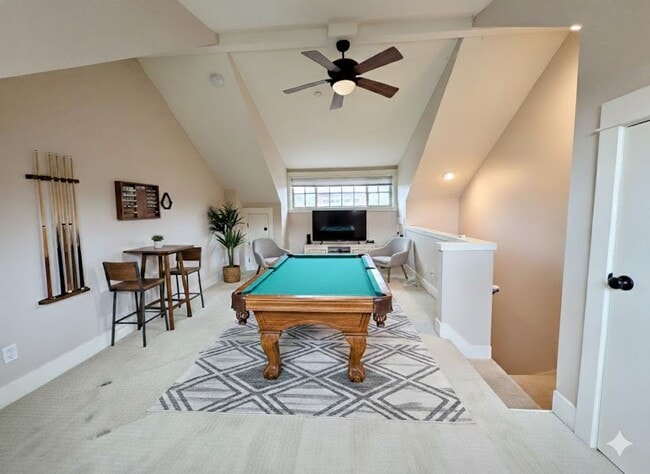 Building Photo - Luxury Townhome in Lake Oswego’s Coveted First Addition | Garage Included!