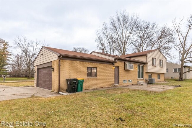 Building Photo - 29489 Geraldine Rd