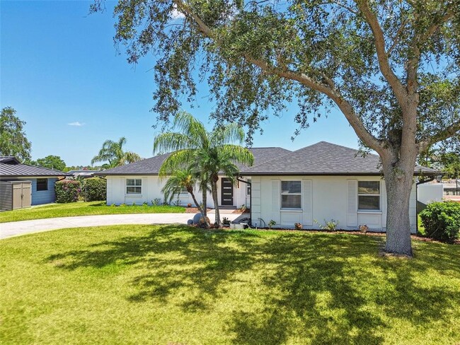 Building Photo - 3913 Fontainebleau Dr