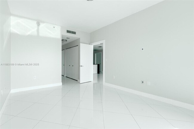 Building Photo - 900 Biscayne Blvd