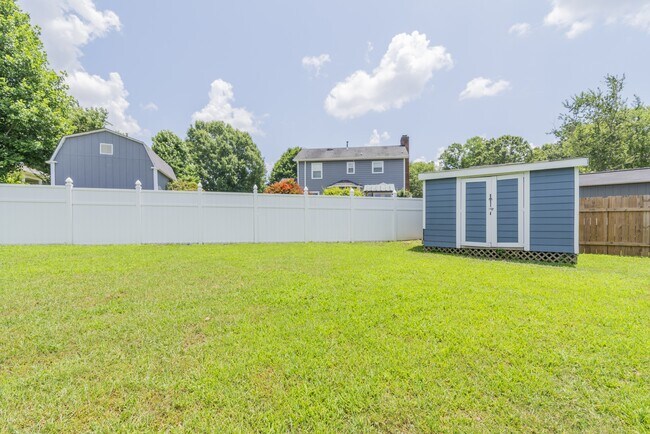 Building Photo - 578 Tryon Pl