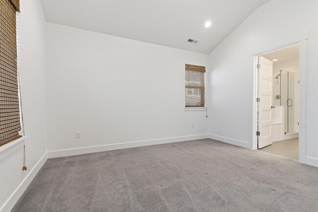 Building Photo - 14806 Queens Garden Ln