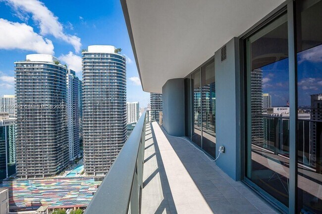 Building Photo - 1000 Brickell Plaza