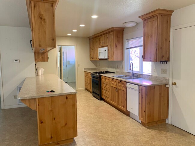 Building Photo - 4631 Lobo Trail
