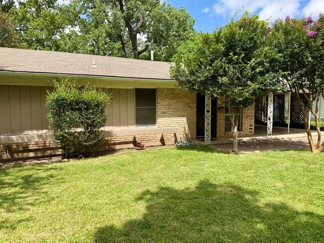 Building Photo - 5510 Delwood Dr