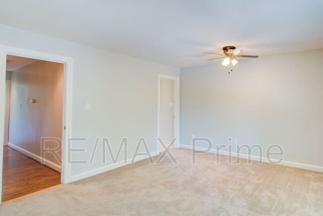 Building Photo - 1229 Llewellyn Ave